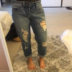 NWT- Hollister low-rise crop boyfriend jeans